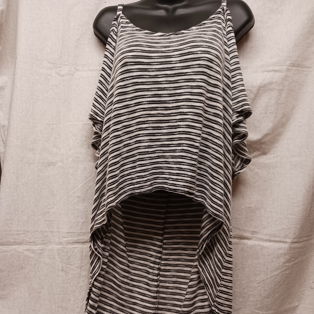 Cold shoulder high low top